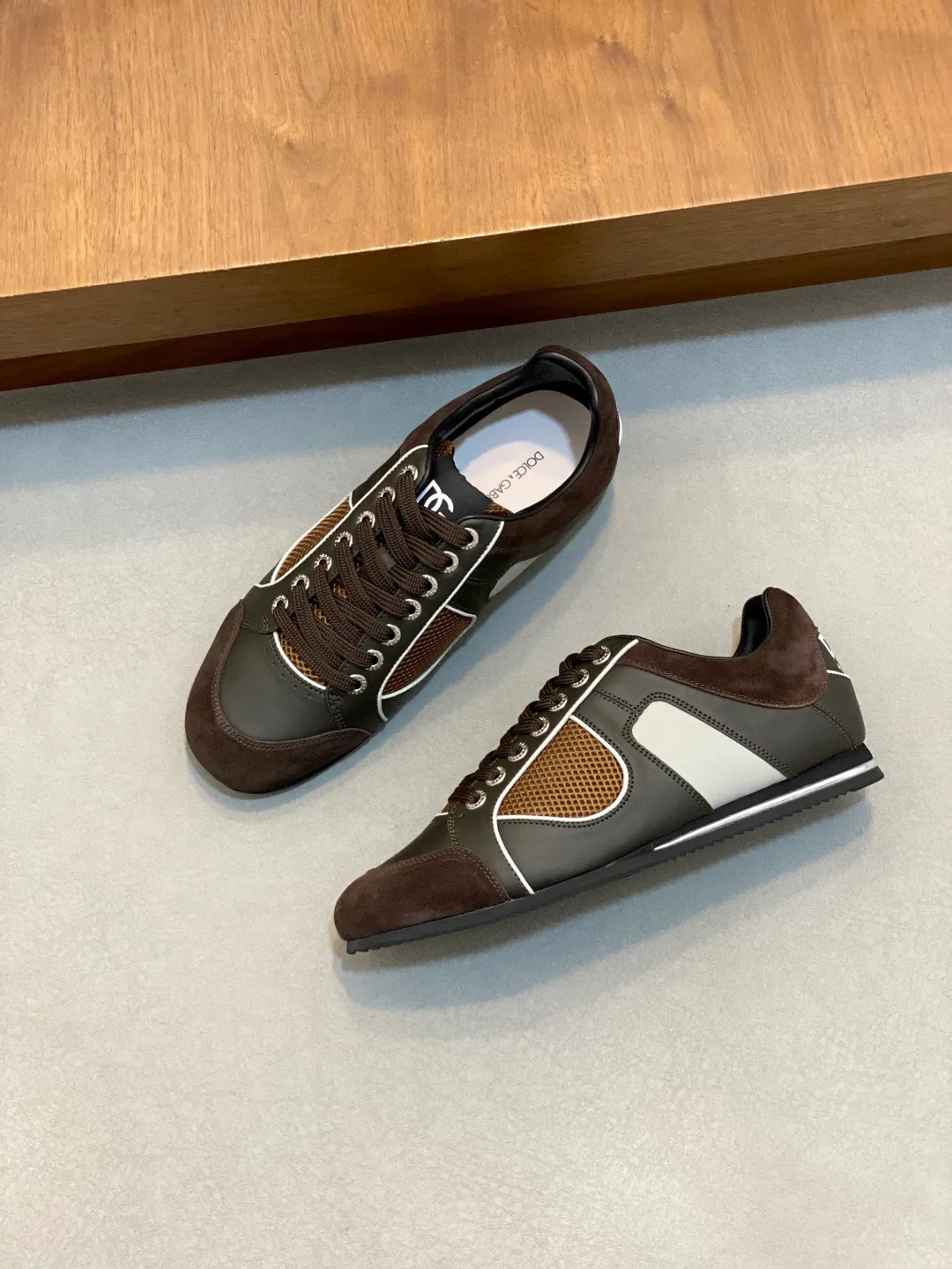 Men's shoes💰740 Dolce&Gabbana DG Cushion calfskin skate shoes｜Embellished with DG logo｜Lightweight, grippy two-tone TPU outsole adopts innovative design to provide excellent performance｜Jacquard label adds timeless style｜Original imported cowhide｜Multiple material splicing design｜Imported cowhide lining Cowhide foot pads｜Original TPU two-color elastic outsole Size: 39-44 (customized at 38.45.46)
